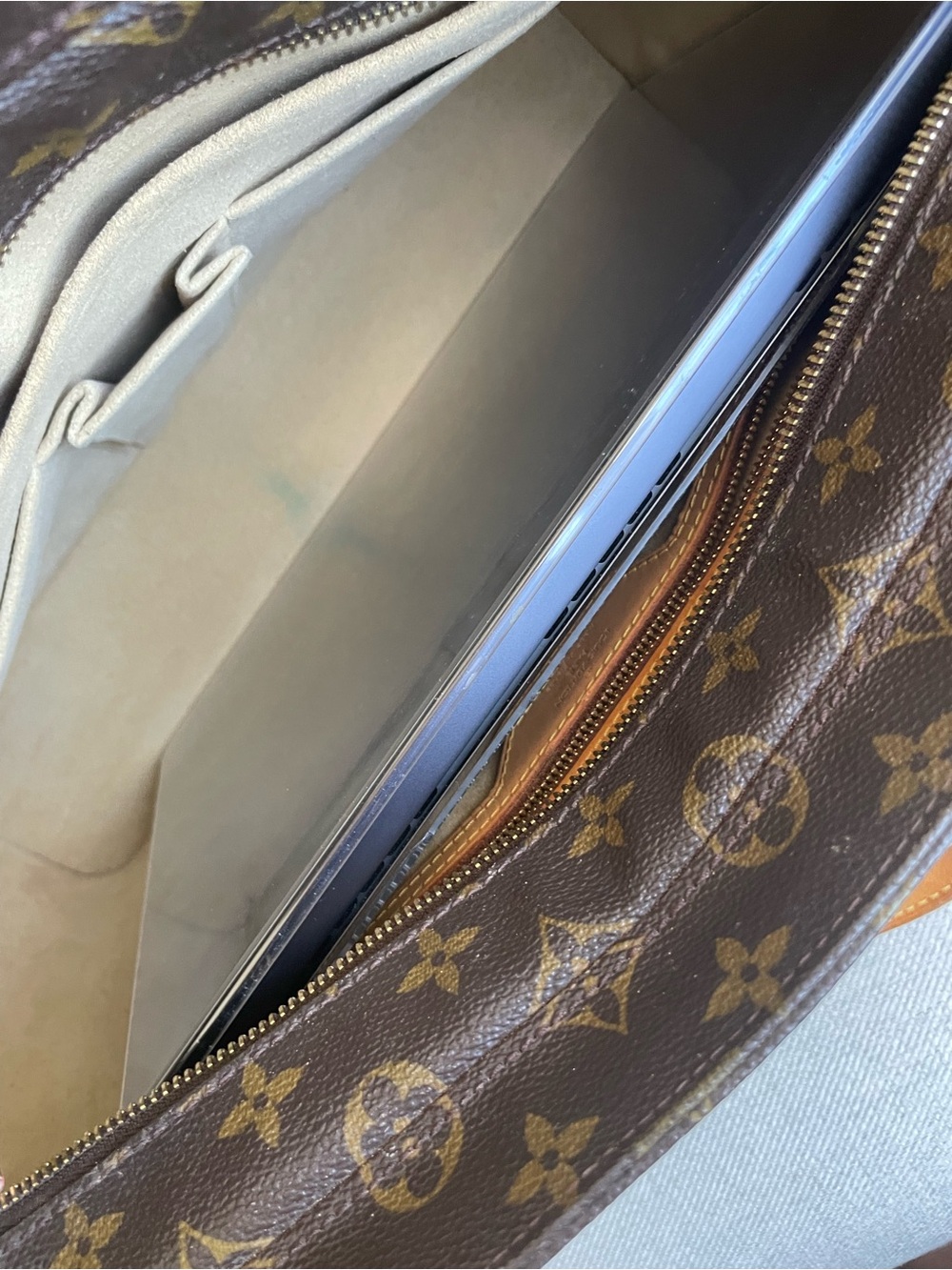 Louis Vuitton Monogram Luco Tote fit 15โ laptop - Picture 4 of 14